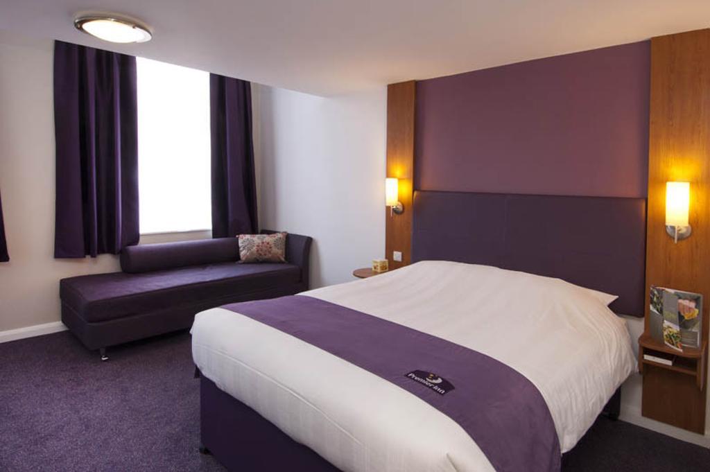 Premier Inn Glasgow - Cumbernauld Room photo