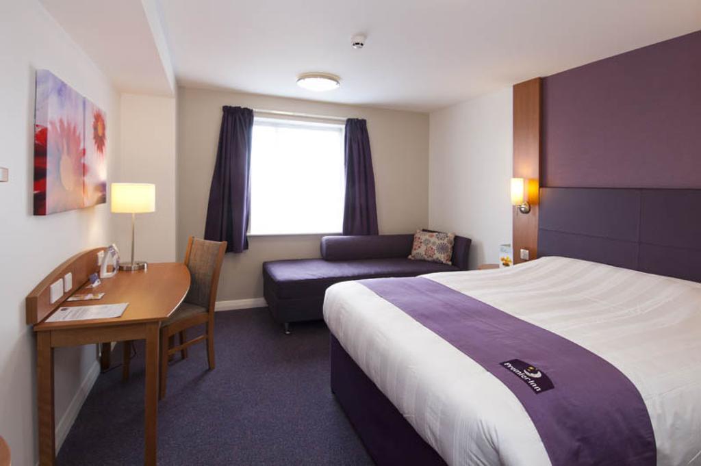 Premier Inn Glasgow - Cumbernauld Room photo