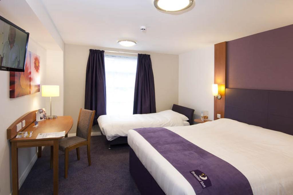 Premier Inn Glasgow - Cumbernauld Room photo