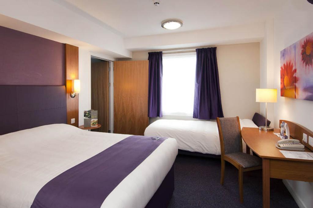 Premier Inn Glasgow - Cumbernauld Room photo