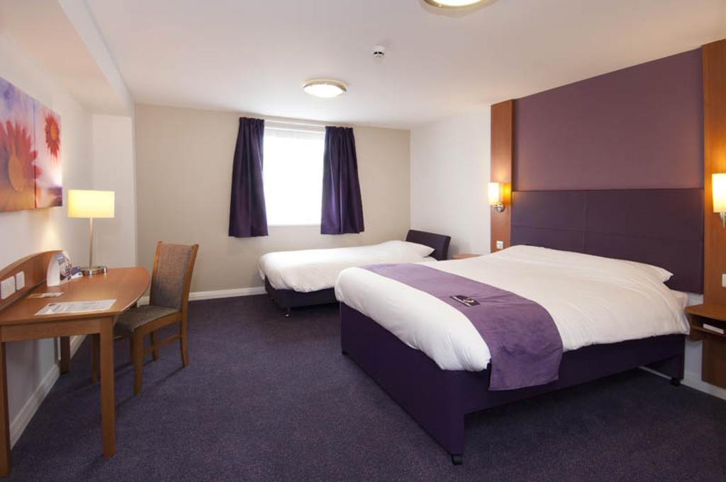 Premier Inn Glasgow - Cumbernauld Room photo