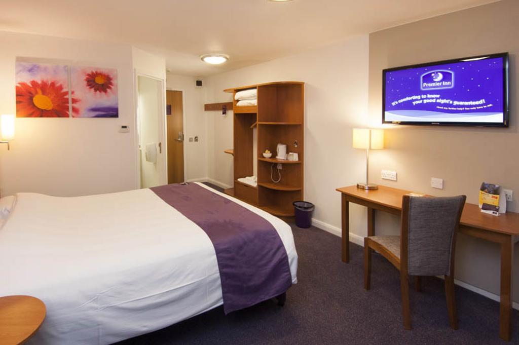 Premier Inn Glasgow - Cumbernauld Room photo