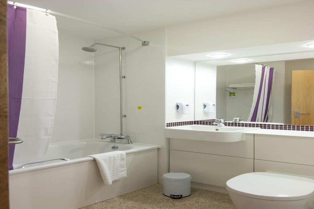 Premier Inn Glasgow - Cumbernauld Room photo